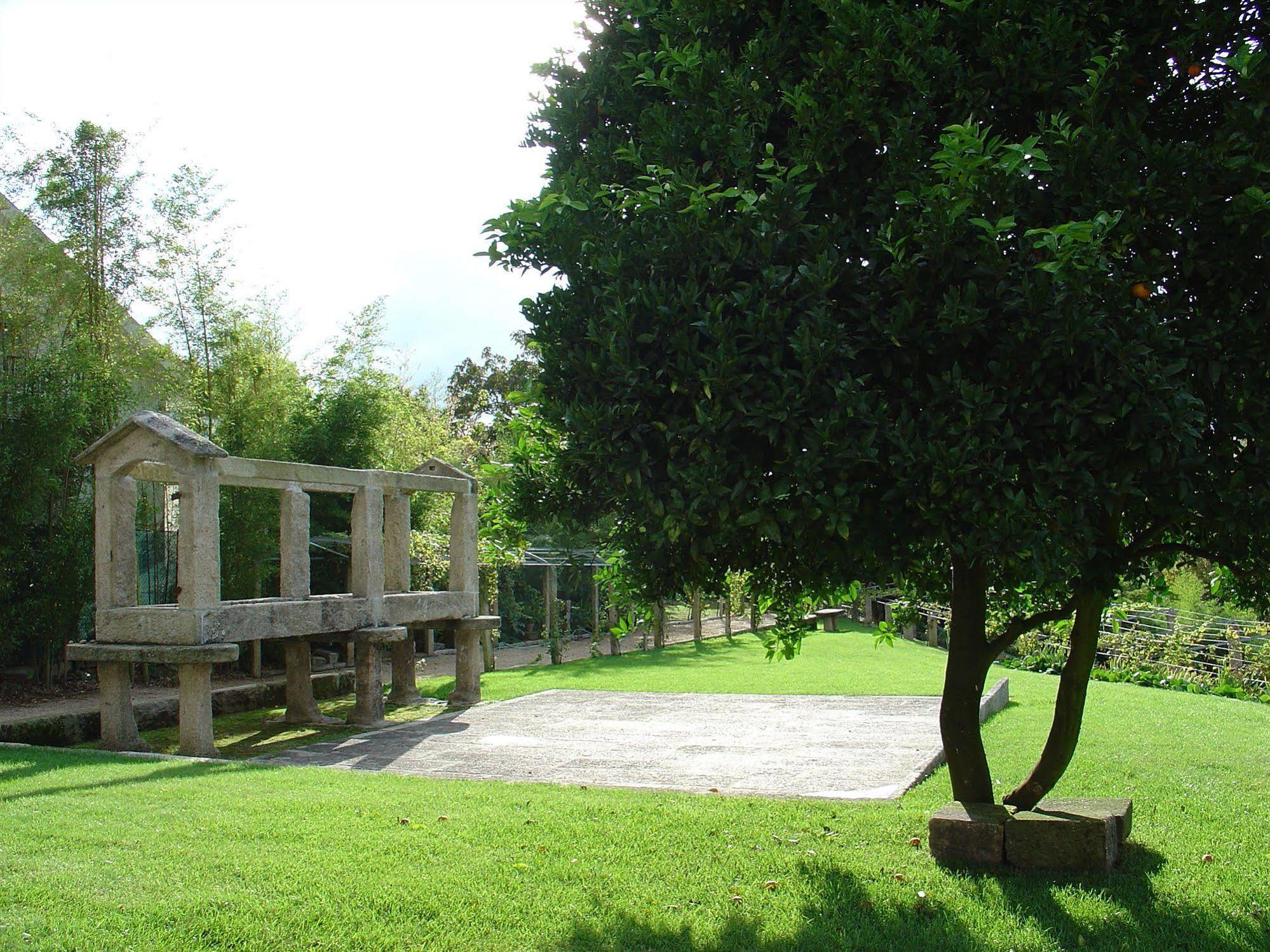 Hotel Convento Dos Capuchos Moncao Exterior photo